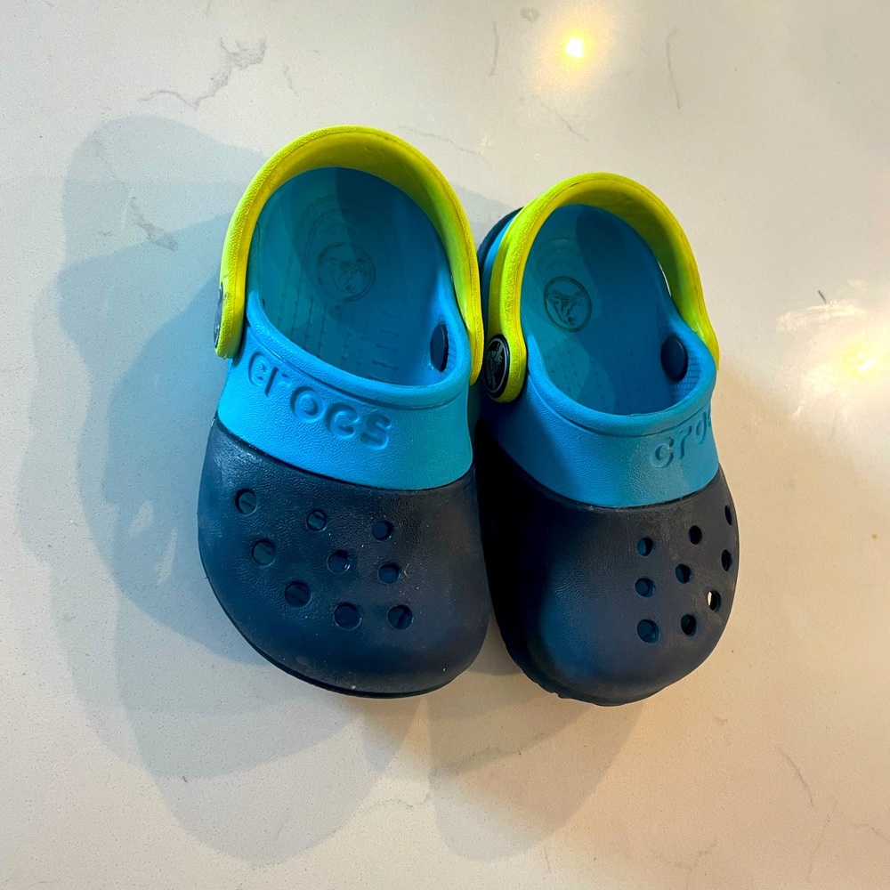 Toddler electro crocs like new